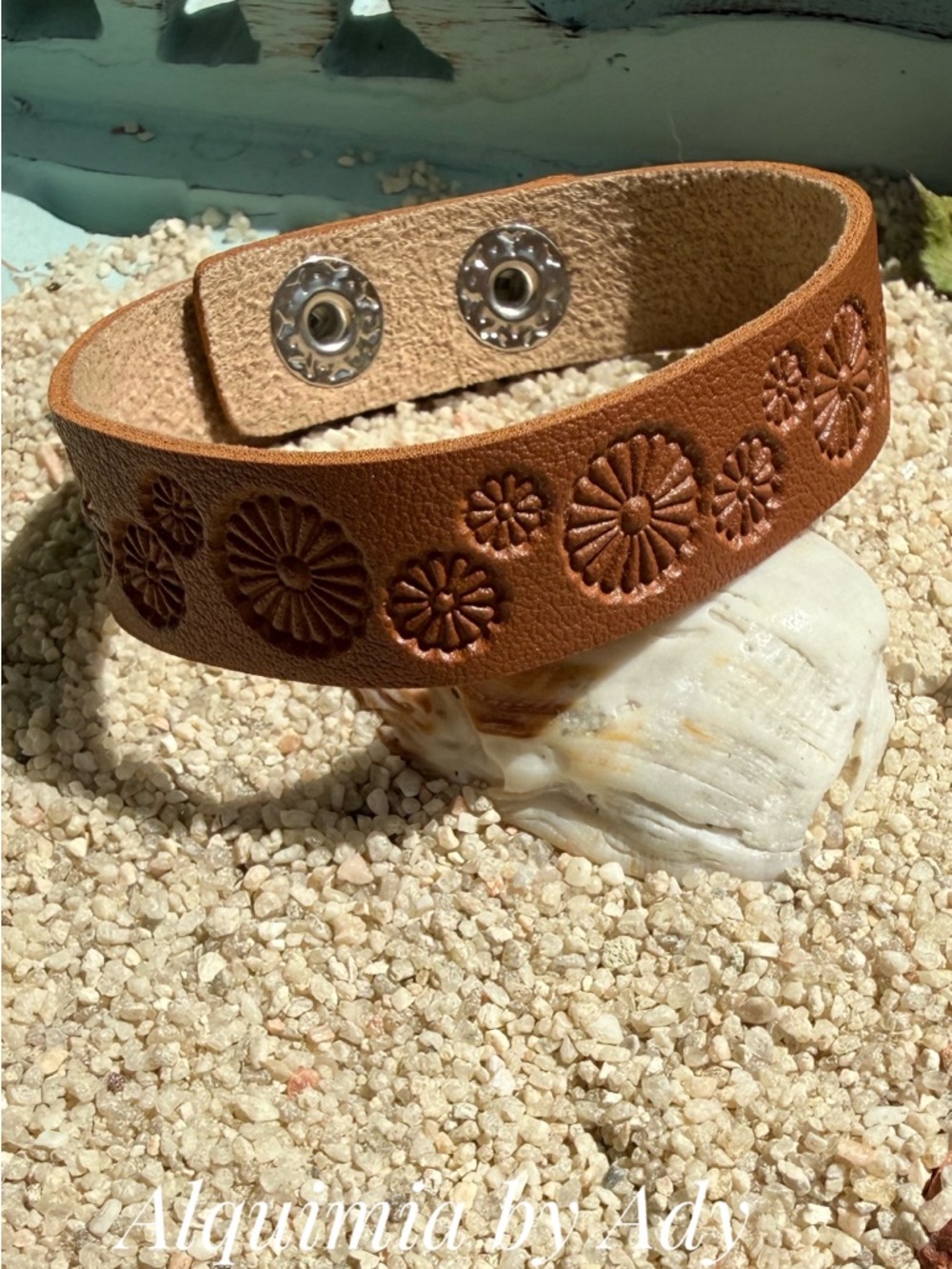 Alquimia Cognac Brown Floral Embossed Leather Snap Bracelet - Picture 1 of 2